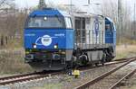 EGP 272 001 / Der  Schotterzwerg  erlaubt Rangierfahrt von 7 rüber in die Wüst der Zuckerfabrik Anklam / ich stehe im Bf am südlichen Ende vom Bahnsteig an 1 / 23.11.2021