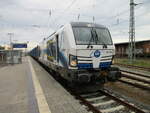 Am Bahnsteig 4,in Bergen/Rügen,stand am 09.Juni 2022,die EGP 247 904 mit einem Container nach Mukran.