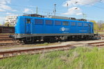 140 678 der Eisenbahngesellschaft Potsdam mbh steht im Bereich des Bahnhofes Cottbus, gesehen vom einen Parkplatz für Mitarbeiter der Bahn am 29.