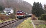 132 334-4(EBS)fuhr am 14.12.19 einen Sonderzug von Erfurt nach Schwarzenberg. Hier ist der Zug in Schwarzenberg Neuwelt zu sehen.