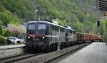 140 811-1/140 815-2 ERFURTER BAHN-SERVICE MIT HOLZZUG IN KIRCHEN/SIEG  Die schön und dezent gestylten 140er des ERFURTER BAHN-SERVICE bei Durchfahrt im  Bahnhof KIRTCHEN/SIEG mit schwerem