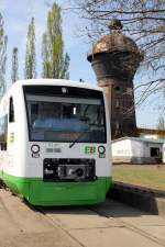 Eine VT301 der EIB Erfurter Bahn in Gera. Im Hintergund der Wasserturm von Gera. Foto 28.04.2012