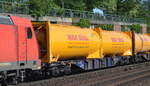 Drehgestell-Containertragwagen vom Einsteller ERR mit der Nr. 37 TEN 80 D-ERR 4556 394-7 Sgns3 (GE) Bf. Duisburg-Hafen mit zwei neuen Tankcontainern der Firmengruppe Max Bögl am 02.06.20 Hamburg-Harburg.