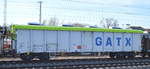 In einem gemischten Güterzug am Magdeburger Hbf. nun also auch gesichtet, diese relativ neuen Drehgestellwagen mit Rolldach vom Einsteller GATX Rail Germany, im Bild der Wagen mit der Nr. 37 TEN 80 D-GATXD 0805 062-7 Tamns Befüllung siehe UN-Nr. 90/3077 = Umweltgefährdender Stoff, fest, N.A.G. am 17.03.20 