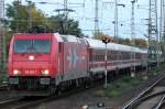 Die HGK 185 585-7 zieht den nchsten Sonderzug durch Duisburg HBF am 24.10.2010