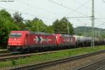 06.05.2011: Die 185 606-1 und die 185 582-4 der HGK fahren mit einem Kesselzug in Wilferdingen-Singen ein.