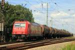 Am 02. August 2011 durchfhrt HGK 185 586-5 mit  Heizprofi-Werbung  mit einem Kesselzug beladen mit  Benzol Berlin Altglienicke in Richtung Bahnhof Berlin Schnefeld Flughafen