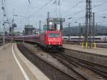 185 604 erreicht mit ihrem Sonderzug aus Hamburg den Mnchener Hauptbahnhof.