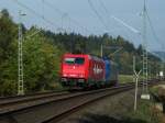 185 582 der HGK und 185 526 der RSB Logistics sind am 18.Oktober 2011 als Lokzug bei Halach Richtung Kronach unterwegs.