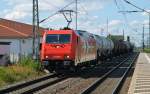 185 630 zog am 12.08.12 einen Kesselwagenzug durch Delitzsch u. Bf in Richtung Halle(S).