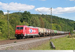 Richtung Norden war am 17. August 2016 bei Schlüchtern-Vollmerz 185 632-7 der Häfen und Güterverkehr Köln (HGK) mit einen Kesselwagen-Ganzzug unterwegs.
