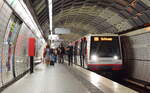 Am Hamburger Hauptbahnhof ist nicht nur oben viel los. Auch in der Ubahn Station Haptbahnhof Nord ist einiges los. DT4 141 steht in Hamburg Hauptbahnhof.

Hamburg 28.07.2021

