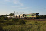 Class 66 266 005-8 der HHPI zieht ihre gemischten Schüttgutwagen der ElbeKies Mühlberg und Lausitzer Grauwacke in Richtung Hagenower Land.