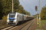 Durchfahrt durch den Bahnhof Thyrow HHPI - Heavy Haul Power International GmbH, Erfurt [D] mit ihrer Eurodual Lok 2159 251-8 [NVR-Nummer: 90 80 2159 2051-8 D-RCM] und einem Schüttgutwagenzug am 03. November 2023.