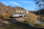 187 501 Akiem/HGB mit einem Kesselwagenzug bei Hagenacker Richtung Treuchtlingen, 20.02.2021