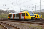 
Heute war das Wetter sehr gegensätzlich, mal schien die Sonne und kurzdrauf wie hier war es am schneien............
Der VT 209 ABp (95 80 0640 109-4 D-HEB) ein Alstom Coradia LINT 27 der HLB (Hessische Landesbahn) erreicht nun bald (am 24.04.2016), als RB 90  Westerwald-Sieg-Bahn  (Westerburg - Altenkirchen - Au/Sieg) - Siegen) den Bahnhof Betzdorf/Sieg.
Dahinter steht gerade der VT 505 ein Alstom Coradia LINT 41 der neuen Generation / neue Kopfform der HLB .
