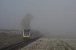 Bei starken Nebel und kalten Temperaturen kam ein 646er der Hessischen Landesbahn als RB90 gen Limburg bei Dornburg entlang gefahren.