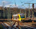 
Der VT 264 (95 80 0648 664-0 D-HEB / 95 80 0648 164-1 D-HEB) ein Alstom Coradia LINT 41 der HLB (Hessische Landesbahn), ex Vectus VT 264, fährt am 10.01.2016, als RB 90   Westerwald-Sieg-Bahn   (Westerburg - Altenkirchen - Au/Sieg - Betzdorf - Siegen) Umlauf HLB61718, in den Bahnhof Betzdorf/Sieg ein. 

Die Aufnahme konnte ich vom Bahnsteig (101/113) machen.