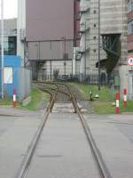 Die Hafenbahn Gleise der HFM am Frankfurter Kohlekraftwerk im Gutleutviertel.