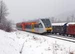 
Heute schneit es auch in Herdorf und es gab reichlich von dem weißen Zeug....

Ein Stadler GTW 2/6 der Hellertalbahn fährt am 02.02.2015 von Herdorf weiter in Richtung Neunkirchen. Er fährt als RB 96  Hellertal-Bahn  (Betzdorf-Herdorf-Neunkirchen)