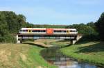 Ein unerkannt gebliebener GTw2/6 der Hellertalbahn befährt als DLr20852 Betzdorf(Sieg) - Delitzsch unt Bf den Leipziger Güterring und überquert dabei die Neue Luppe zwischen den Bahnhöfen Leipzig-Leutzsch und Leipzig-Wahren. Der VT ist auf dem Weg ins Delitzscher Werk. 06.08.2015.