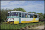 MAN Triebwagen VT 2.10 steht hier am 29.5.2004 als Reservefahrzeug im Bahnhof Putbus auf Rügen.