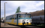 VT 2.13 in den damals typischen Farben der Karsdorfer Eisenbahn am 19.5.1996 am Bahnsteig in Karsdorf.