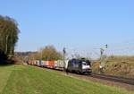 MRCE ES 64 U2 - 015 (182 515), vermietet an boxXpress, schleppt einen KLV-Zug am 28.03.17 zwischen Bohmte und Ostercappeln in Richtung Bremen.