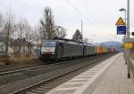 189 932 (ES 64 F4-032) mit 185 571-7 als Wagenlok und Containerzug in Fahrtrichtung Norden.