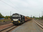 MRCE/Dispolok STRABAG Vossloh G2000 BB 272 406-0 mit Schotterreinigungszug in Babenhausen (Hessen) am 14.10.16