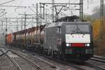 MRCE 189  ohne Beschriftung  mit einem Tankcontainerzug in Hamburg Harburg, am 15.11.2016.