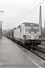 07.05.2017 Plochingen Bahnhof, im Regen und völlig überraschend kam dieser Lokverband aus neun  Vectron's, gezogen von den ersten Beiden - und das weiße Schaf hinten dran ...