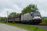 08. Mai 2014, Ein Güterzug, bespannt mit der MRCE-Lok ES64 U2-029, fährt bei Küps in Richtung Saalfeld.
