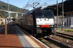 MRCE Dispolok ES 64 F4 - 032 ( Bosphorus -Lok) mit aus ÖBB-Wagen bestehendem EC 86  DB-ÖBB EuroCity  Verona PN - München Hbf bei der Fahrt durch den Bahnhof Colle Isarco/Gosssensaß