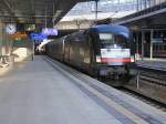 Einfahrt ES 64 U2-030 (182 530-6)  mit EC 175 (Hamburg - Budapest Keleti pu) in Berlin Sdkreuz am 06.