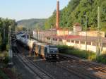 185 545-1 von MRCE / MGW zieht am 07. September 2013 einen Kesselwagenzug durch Kronach in Richtung Saalfeld.