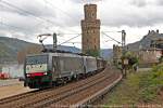 MRCE 189-988/ES 64 F4-988 und einer MRCE 189 Captrain mit einem Papierzug am 22.03.2014 in Oberwesel.