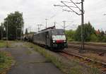 189 105 (ES 64 F4-105) mit Kesselwagenzug in Lehrte.