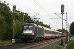 Die Aufnahme von ES 64 U2-099 mit ihrem österreichischen Fernverkehrszug, entstand zwischen den Bahnhöfen Bonn-Bad Godesberg und Bonn Hbf am 2.