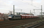 Solange keine S-Bahn vor der Nase steht, kann man vom Bahnsteig in Köln-Nippes recht gut den Güterverkehr fotografieren.