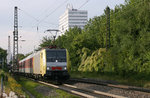 ES 64 F4-015 wurde mit einem in Düsseldorf beginnenden Autoreisezug auf der linken Rheinstrecke fotografiert.
Das Foto entstand am 2. September 2012 in Bonn.
