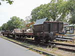 Zwei Flachwagen mit Drehgestellen in Sonderbauart der Neukölln - Mittenwalder Eisenbahn-Gesellschaft AG (NME), mit einer Gesamtlänge von 34,9 m am 20.