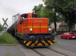 ML 00605 der Neukölln - Mittenwalder Eisenbahn-Gesellschaft AG (NME) mit einem Kesselzug in der Stubenrauchstr. (Ortsteil Rudow von Berlin Neukölln) auf dem Wege zum Tanklager am Teltowkanal am 15. Mai 2014.