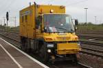 Ein Schienenprf Unimog der Firma Pethoplan mit dem Kennzeichen B-FP 393 am 26.4.12 bei der Durchfahrt durch Duisburg-Bissingheim.