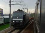 Die 185 572 von MRCE vermietet an RAIL 4 CHEM am 19.04.2008 in Wels mit einem Gterzug.