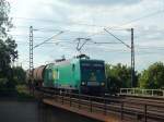 145-CL 003 von  Rail4Chem  mit Kesselwagenzug zwischen dem Abzw.Kostheim und Mainz-Bischofsheim. 03.06.09