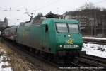 145 CL-005 (Rail4Chem) fhrt am 6. Februar 2010 um 12:41 Uhr mit einem Fuballsonderzug durch Wuppertal Steinbeck
