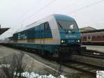 Am 04. Februar 2008 kurz nach 14.00 Uhr wartet 223 072 der Regental Cargo mit einen Containerzug am Haken auf die Steckenfreigabe in Richtung Lichtenfels.