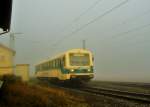 Noch nie gesehen. Aber warscheinlich ein VT 02 der Regentalbahn. Er schlich sich richtig leise aus dem Nebel an, so dass wir ihn fasst verpasst htten. Zum Glck nicht. 31.10.2009 Mangolding