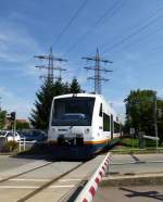 SWEG-Triebwagen an der Schrankenanlage in Eichstetten am Kaiserstuhl, Aug.2013